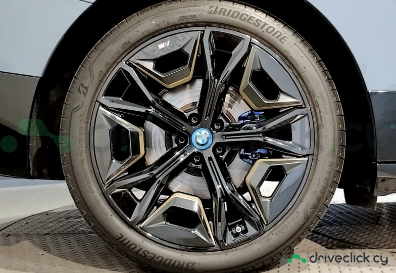 BMW iX Серый
