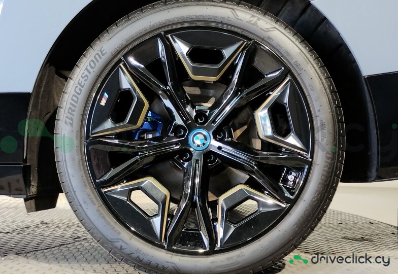 BMW iX Серый
