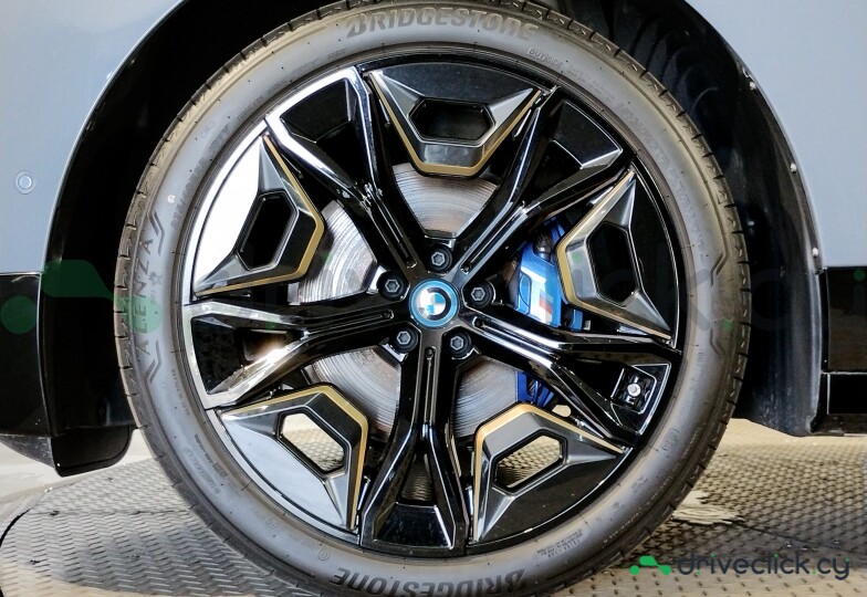 BMW iX Серый