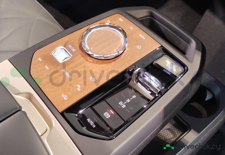 BMW iX Серый