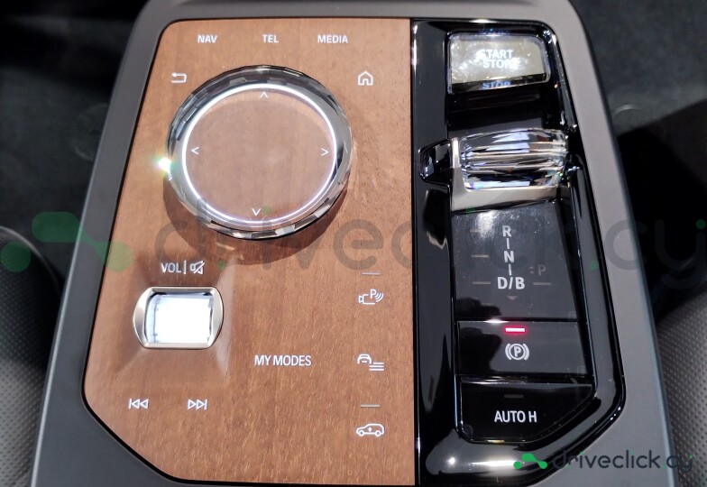 BMW iX Серый