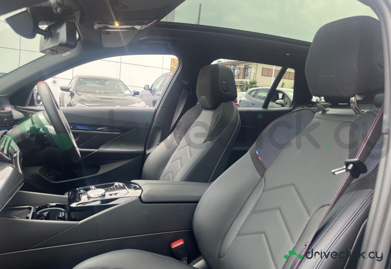 BMW i5 Black