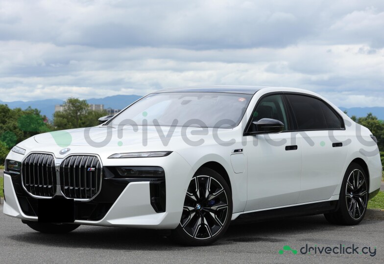 BMW i7 White