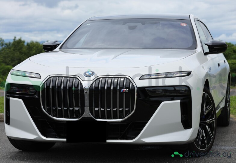 BMW i7 White