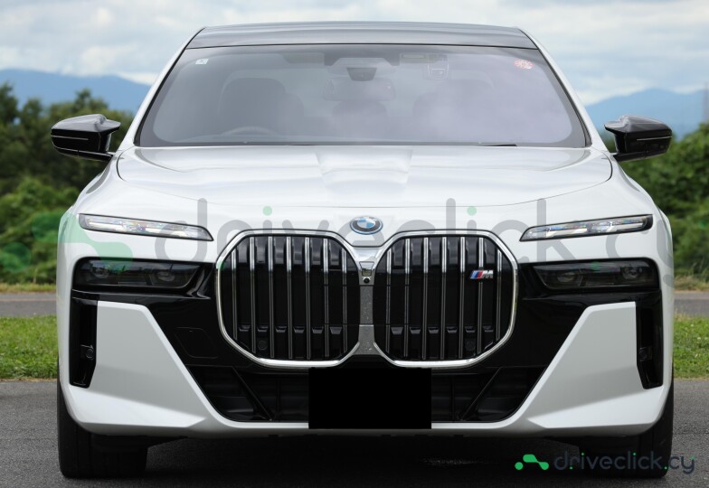 BMW i7 White