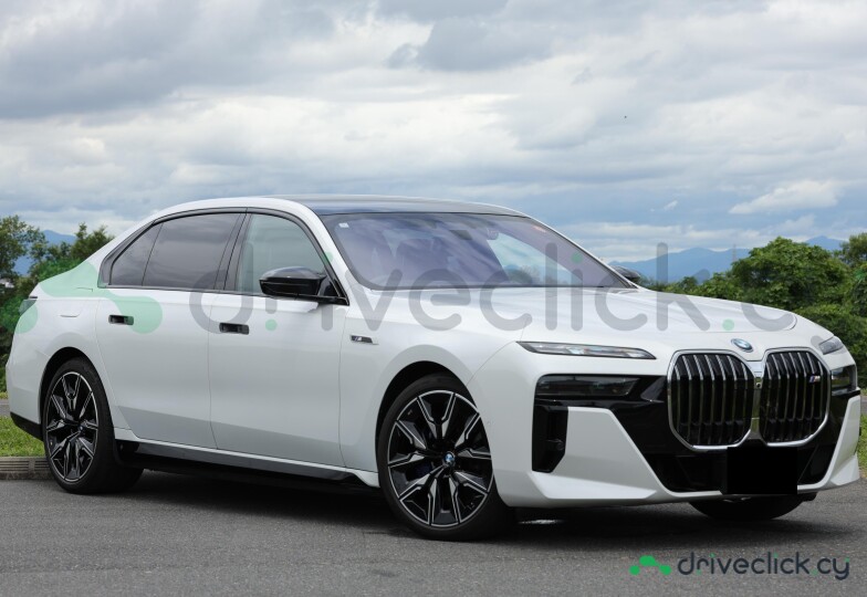 BMW i7 White