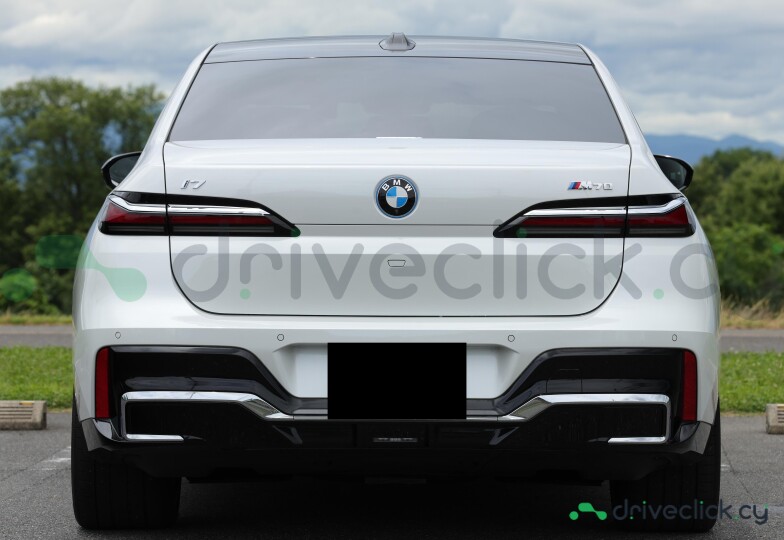BMW i7 White