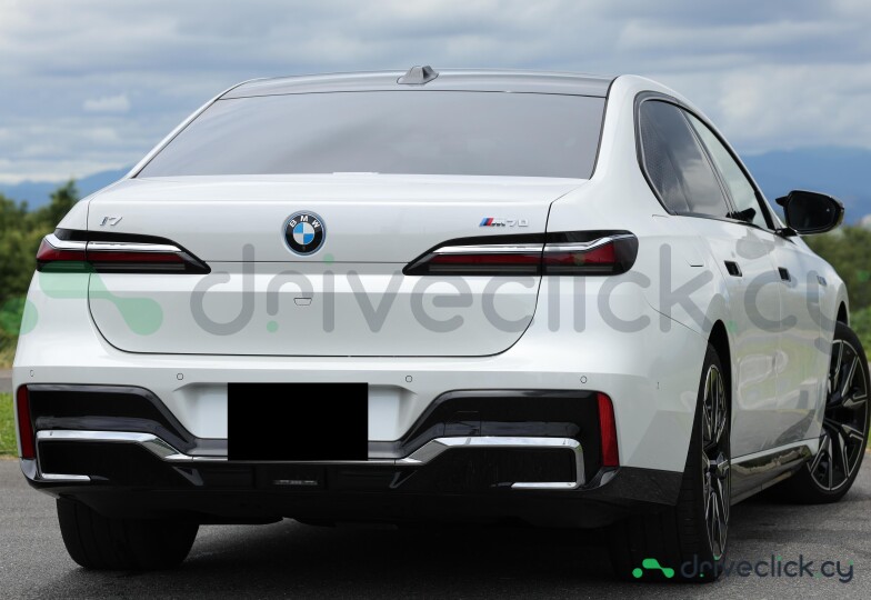 BMW i7 White