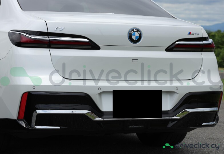 BMW i7 White