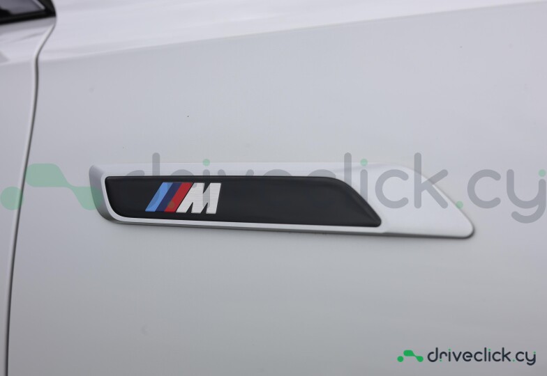 BMW i7 White