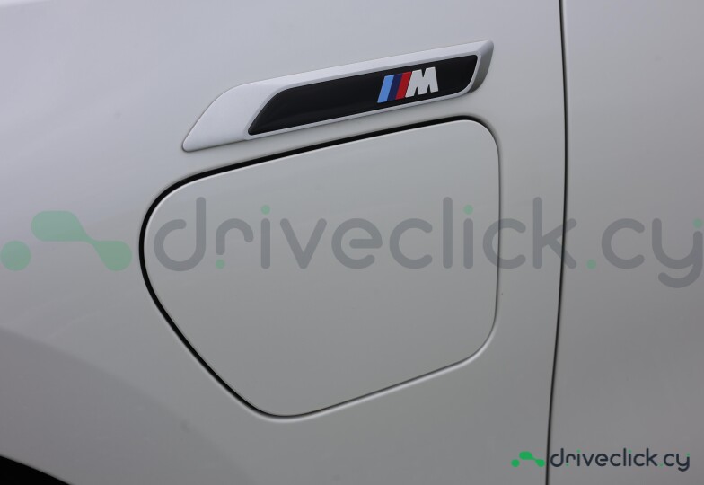 BMW i7 White