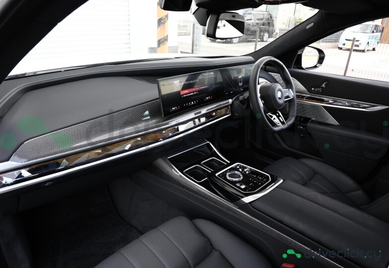 BMW i7 White
