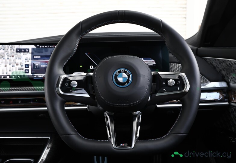 BMW i7 White