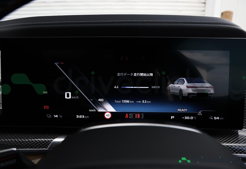 BMW i7 White