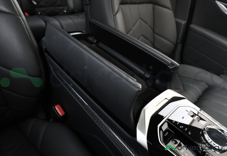 BMW i7 White
