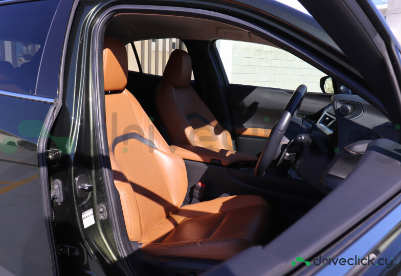 Lexus UX Green