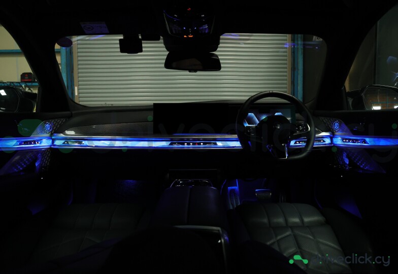BMW i7 White