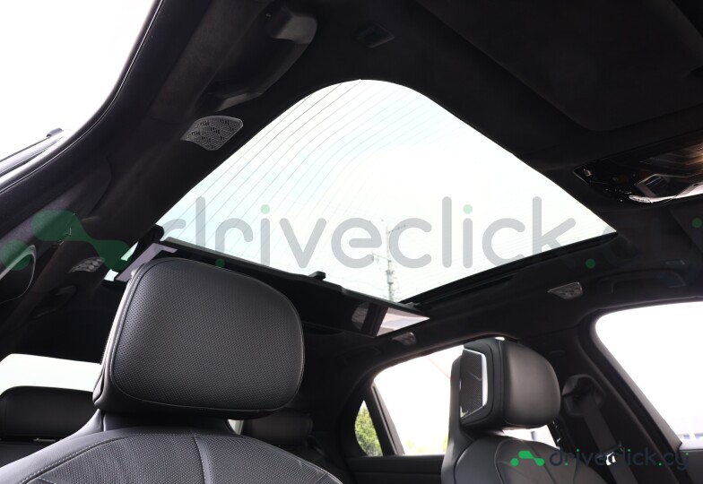 BMW i7 White