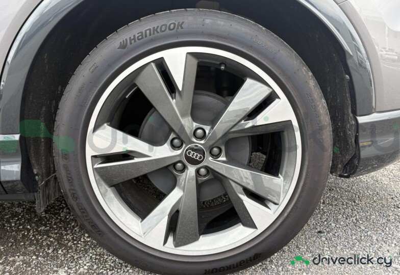 Audi Q4 e-tron Grey