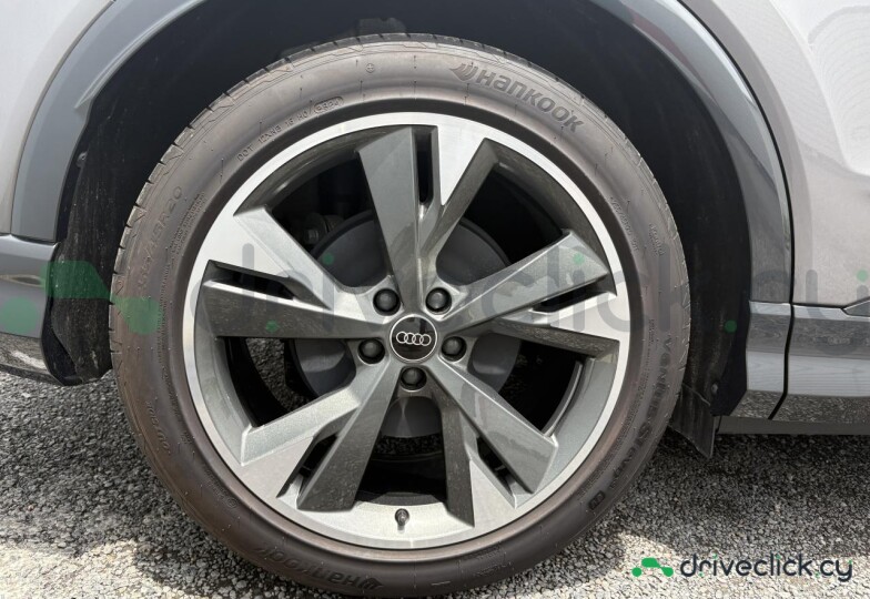 Audi Q4 e-tron Grey