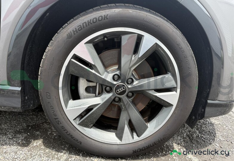 Audi Q4 e-tron Grey