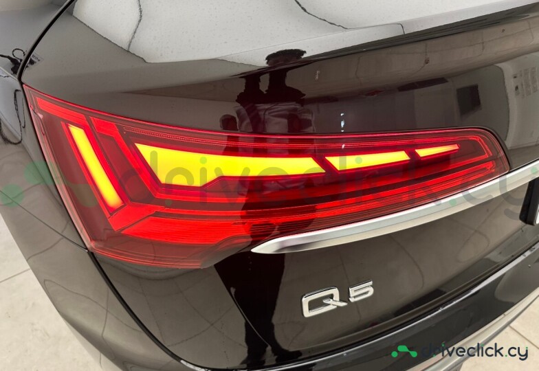 Audi Q5 Sportback Black