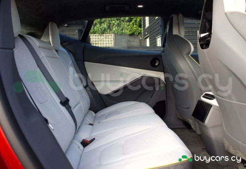 Lotus Eletre Красный