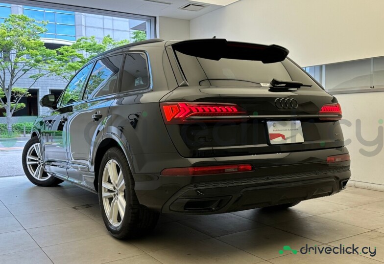 Audi Q7 Black