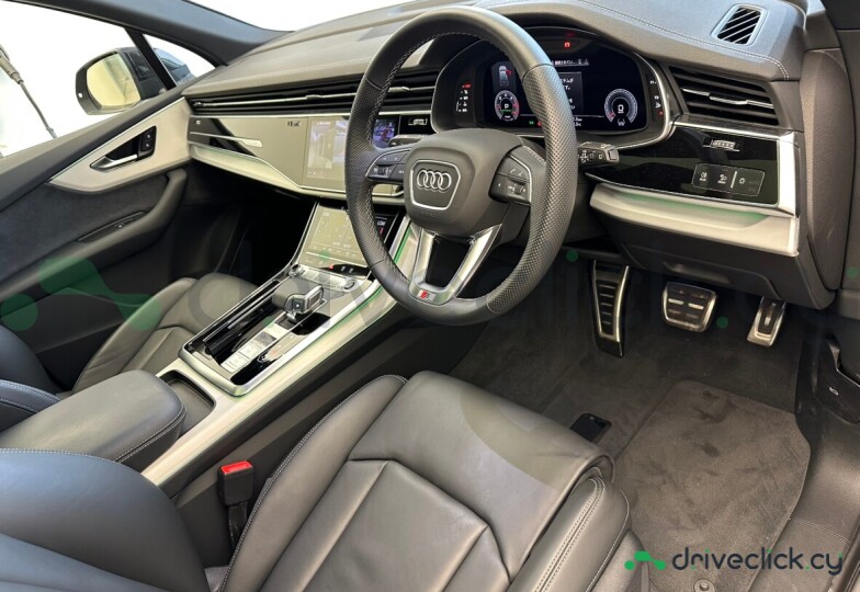 Audi Q7 Black