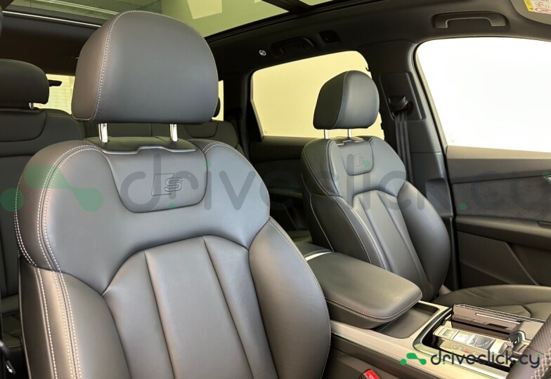 Audi Q7 Black