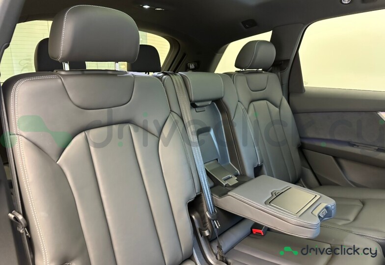 Audi Q7 Black