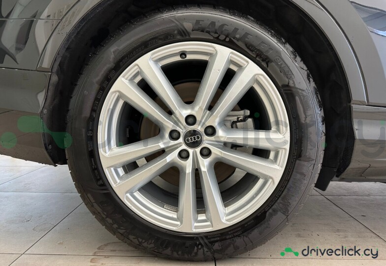 Audi Q7 Black