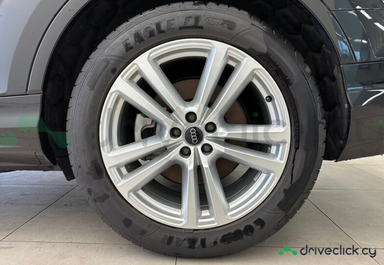 Audi Q7 Black