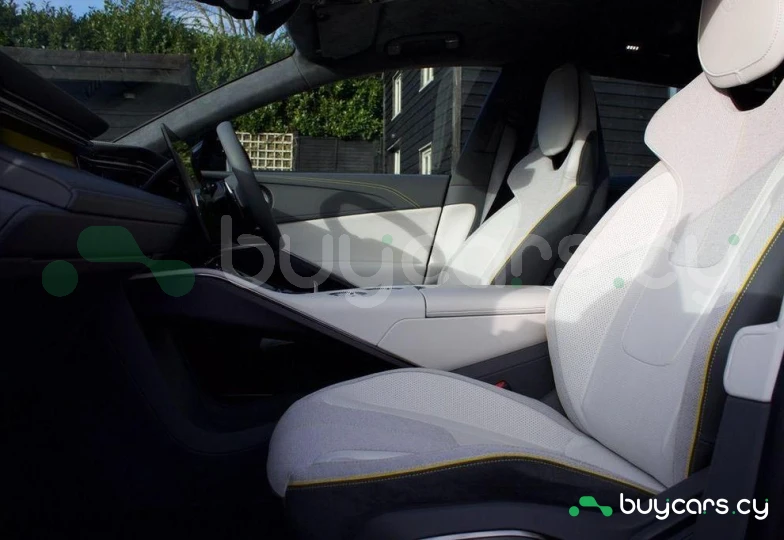 Lotus Eletre Красный