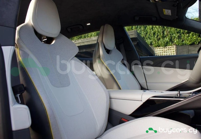 Lotus Eletre Красный