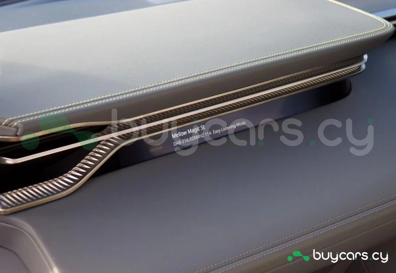 Lotus Eletre Красный