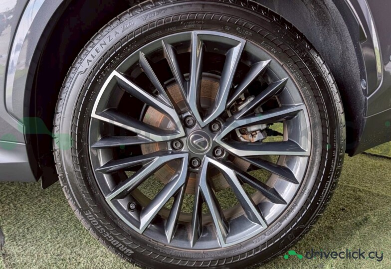 Lexus NX Серый