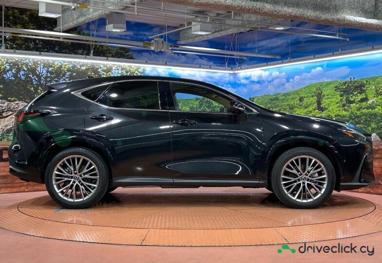Lexus NX Черный