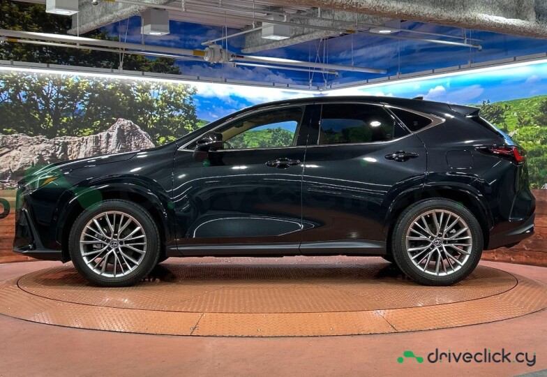 Lexus NX Черный