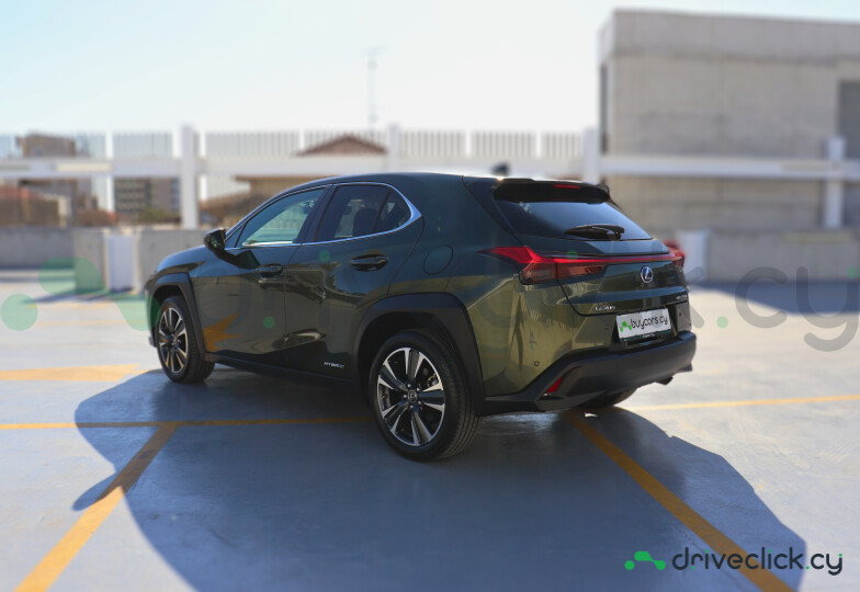 Lexus UX Green