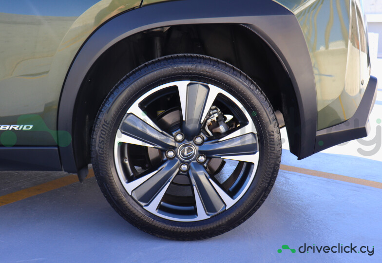 Lexus UX Green