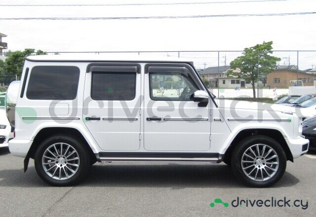 Mercedes G-class White