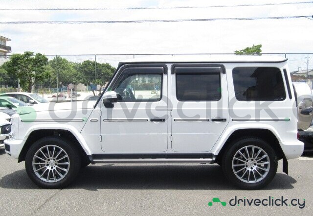 Mercedes G-class White