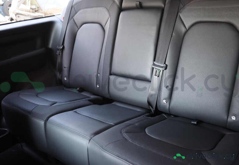 Land Rover Defender Grey