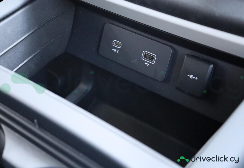 Land Rover Defender Grey