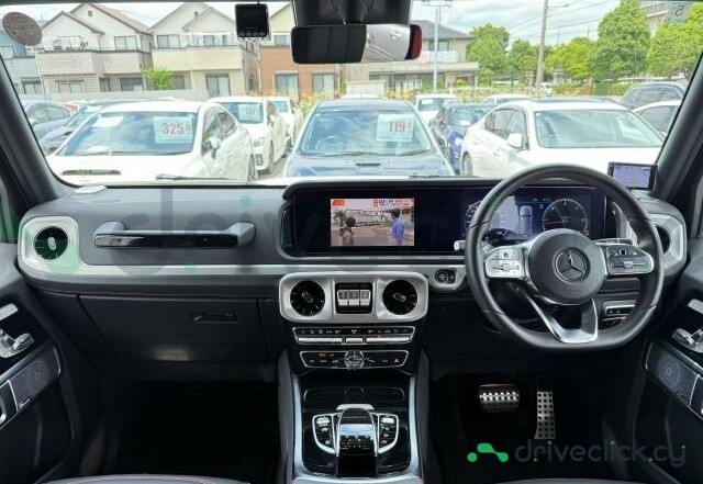 Mercedes G-class White