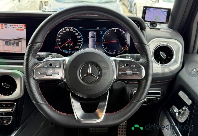 Mercedes G-class White