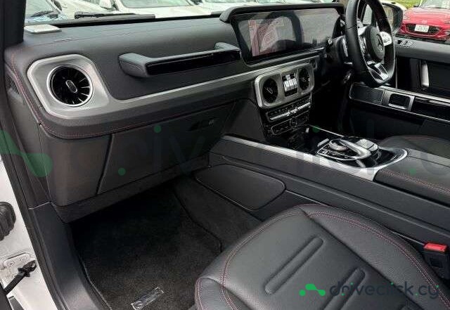 Mercedes G-class White