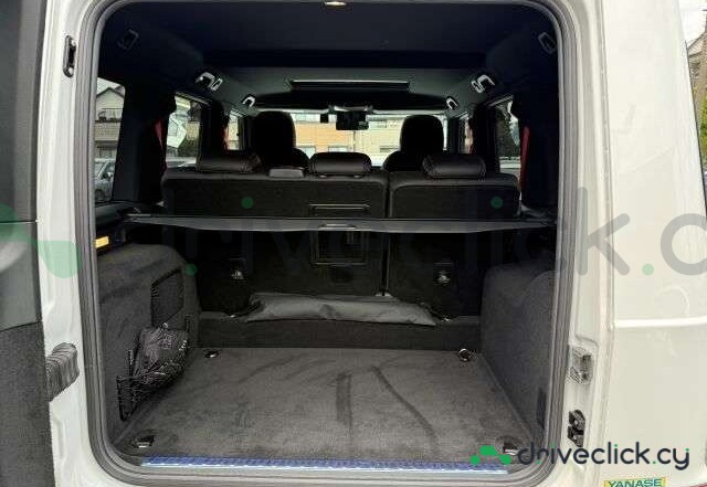 Mercedes G-class White