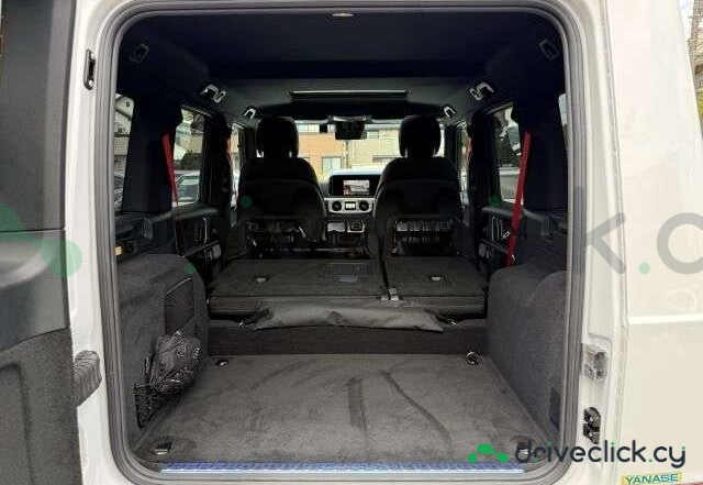 Mercedes G-class White
